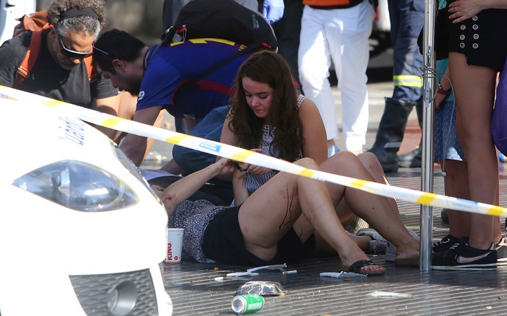 Στους 100 πλέον οι τραυματίες από το μακελειό στη Βαρκελώνη