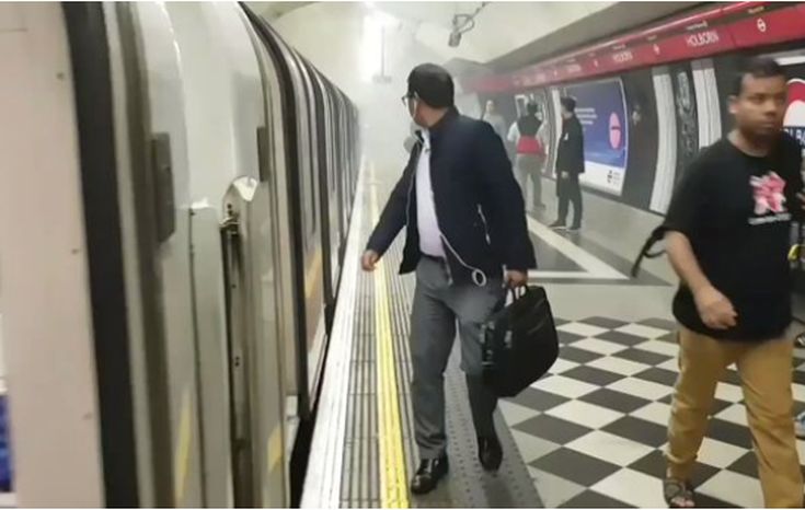 Αναφορές για πυρκαγιά σε συρμό του μετρό στο Λονδίνο, έκλεισε σταθμός