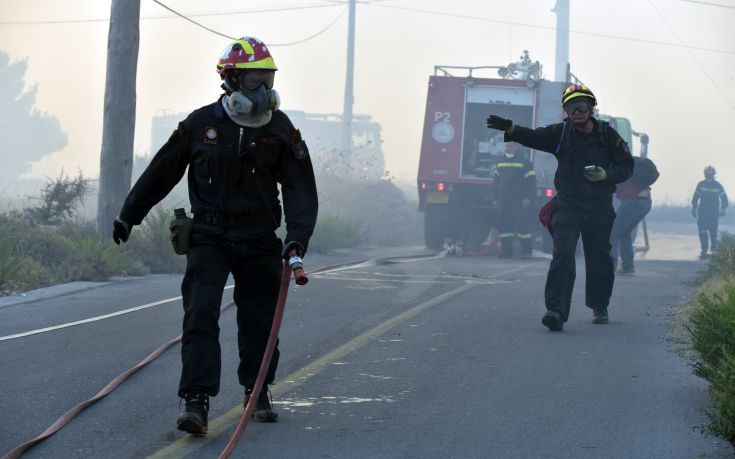 Ο δήμος Αθηναίων συνδράμει στη μάχη της πυροσβεστικής στον Κάλαμο