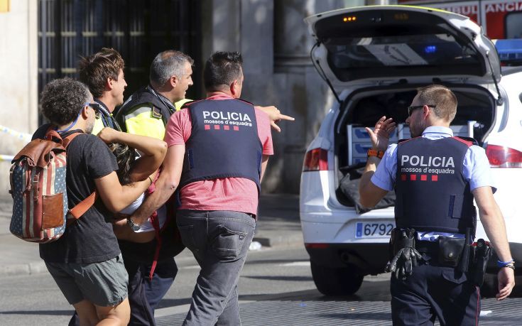 Ανθρωποκυνηγητό για τον δράστη του τρομοκρατικού χτυπήματος στη Βαρκελώνη