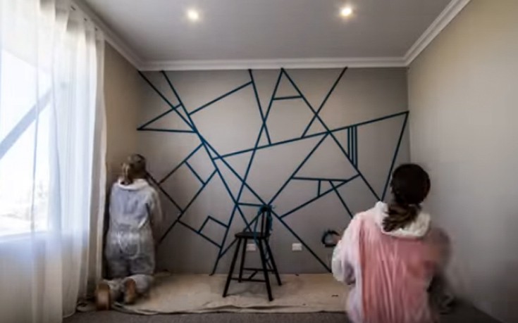 Ένας πρωτότυπος τρόπος για να βάψετε κάποιον τοίχο του σπιτιού σας