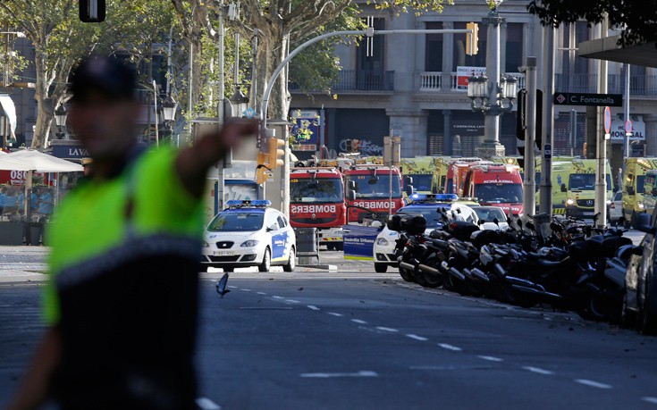 Νεκρός ένας από τους δράστες σε ανταλλαγή πυρών με αστυνομικούς στη Βαρκελώνη