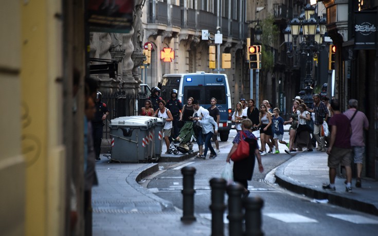 Δύο ύποπτοι, ο ένας με ποινικό μητρώο, συνελήφθησαν στη Βαρκελώνη