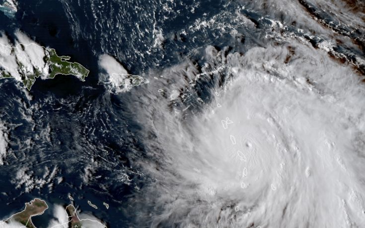 «Δυνητικά καταστροφικός» πλέον ο κυκλώνας Μαρία που ενισχύθηκε στην κατηγορία 5
