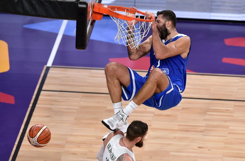 Το κάρφωμα του Μπουρούση στο Top 5 του Ευρωμπάσκετ