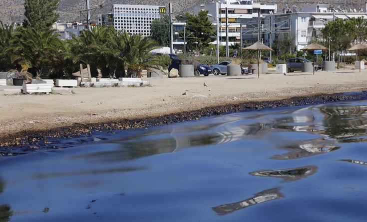 Δήμαρχος Γλυφάδας: Δεν είχαμε καμία ενημέρωση για την πετρελαιοκηλίδα
