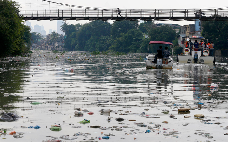Μόλις πέντε χώρες ευθύνονται για το 60% της μόλυνσης των θαλασσών με πλαστικά