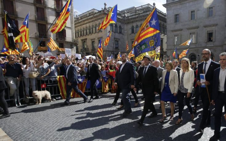 Στους δρόμους οι δήμαρχοι της Καταλονίας για το δημοψήφισμα ανεξαρτησίας