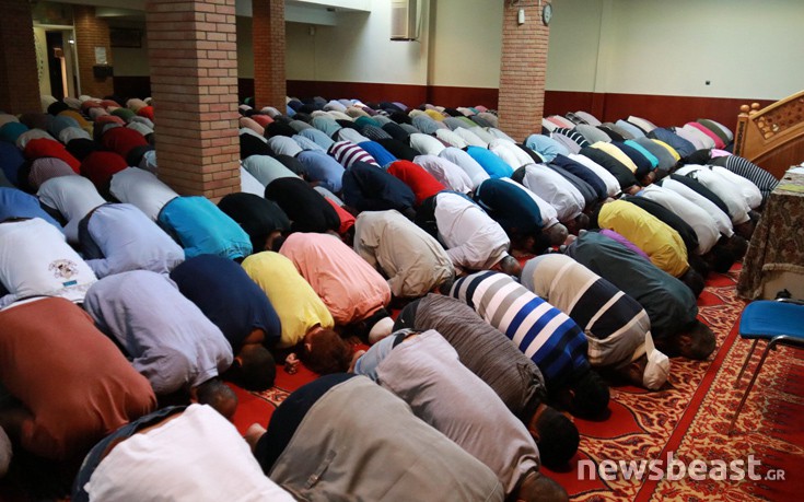 Η προσευχή των μουσουλμάνων για την γιορτή της θυσίας του Αβραάμ