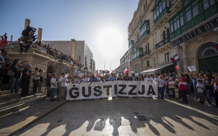 Οι Μαλτέζοι διαδηλώνουν μετά τη δολοφονία της δημοσιογράφου
