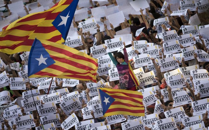 Καταλανοί προειδοποιούν με εκστρατεία «μαζικής πολιτικής ανυπακοής»