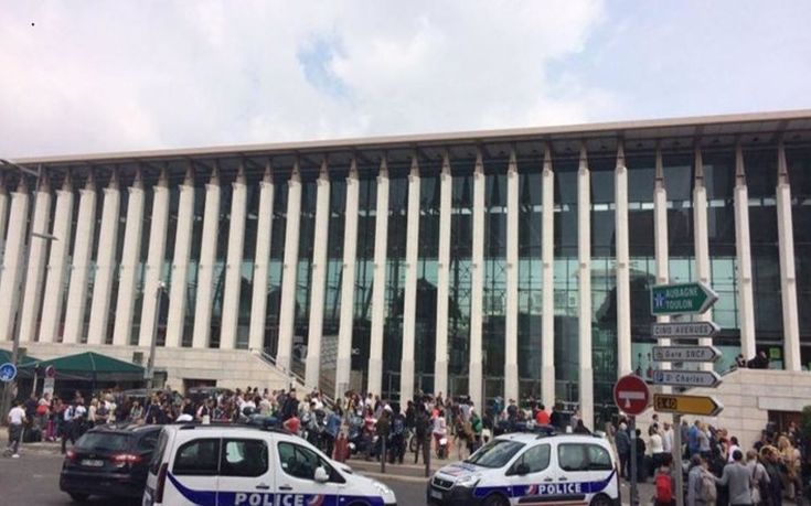 Αιματηρή επίθεση με μαχαίρι σε σιδηροδρομικό σταθμό της Μασσαλίας