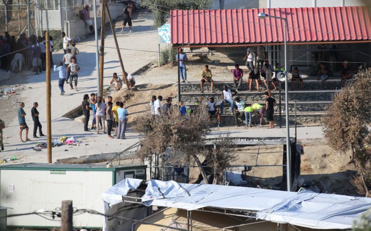 «Απάνθρωπες συνθήκες διαβίωσης των προσφύγων στα hot spot και ειδικά στη Μόρια»