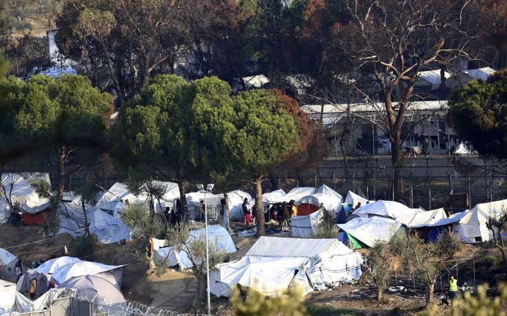 Καθάρισαν τα σκουπίδια γύρω από τον καταυλισμό της Μόριας