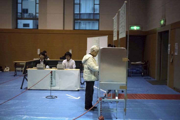 Νικητή βγάζουν τα exit polls τον ιάπωνα πρωθυπουργό