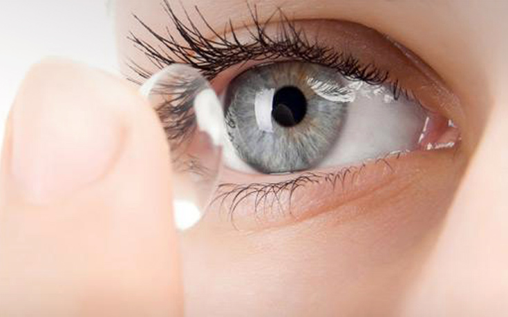 Πέντε μύθοι για τους φακούς επαφής