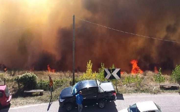 Μπακογιάννης: Δίνουμε μάχη με τη φωτιά, ζήτησα ελικόπτερα από τον αρχηγό της Πυροσβεστικής