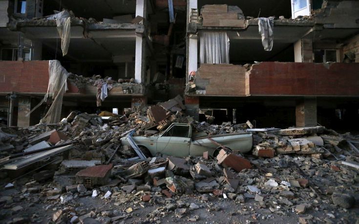 Ανεβαίνει ο τραγικός απολογισμός του φονικού σεισμού στα σύνορα Ιράν-Ιράκ