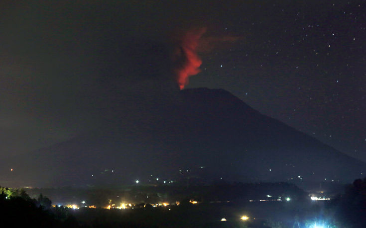 Το ηφαίστειο καθήλωσε στο Μπαλί 59.000 ταξιδιώτες