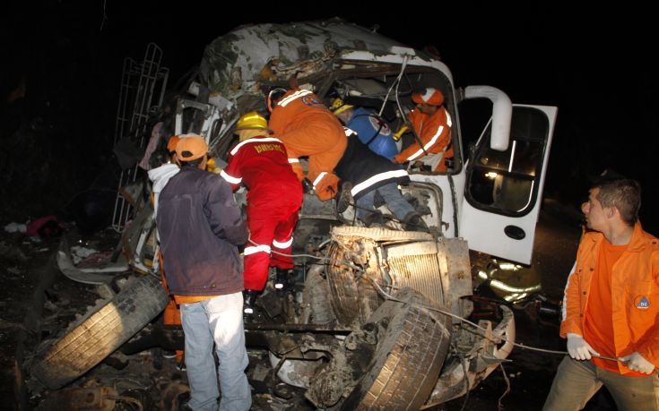 Λεωφορείο στην Κολομβία έκανε βουτιά θανάτου σε χαράδρα