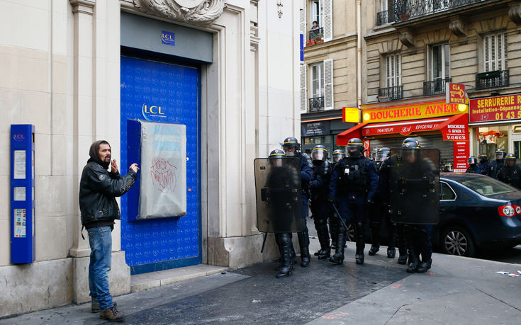 Επεισόδια στο Παρίσι, διαδηλωτές έσπασαν τζαμαρίες