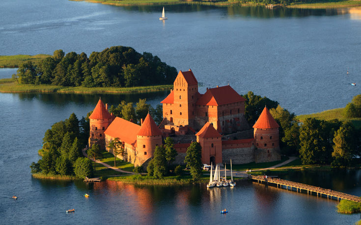 Το μοναδικό κάστρο στην Ανατολική Ευρώπη που έχει χτιστεί σε νησί