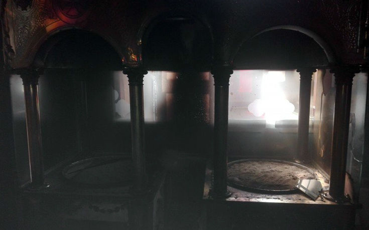 Με πυρκαγιά απειλήθηκε εκκλησία στη Σούδα
