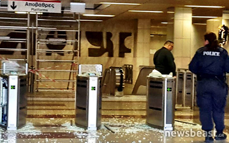 Έσπασαν ακυρωτικά μηχανήματα στο μετρό «Πανεπιστήμιο»