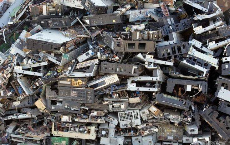 Τα ηλεκτρονικά απόβλητα το 2016 ζύγιζαν όσο 9 πυραμίδες της Γκίζας