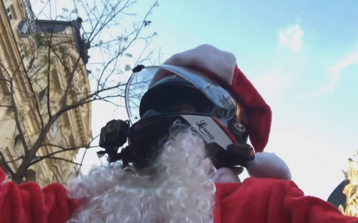Άγιος Βασίλης «τιμωρός» κυνηγά ασυνείδητο οδηγό που εγκατέλειψε πεζό