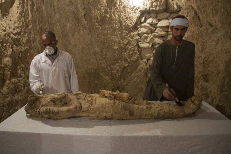 Αρχαιολόγοι ανακάλυψαν μια μούμια σε ανεξερεύνητο τάφο