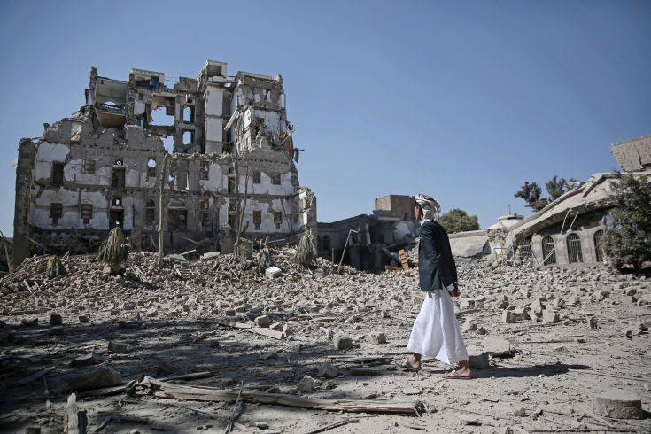 Βομβάρδισαν το κτίριο της δημόσιας τηλεόρασης της Υεμένης