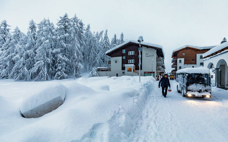 Καλά νέα για τους χιλιάδες αποκλεισμένους σε χιονοδρομικό της Ελβετίας