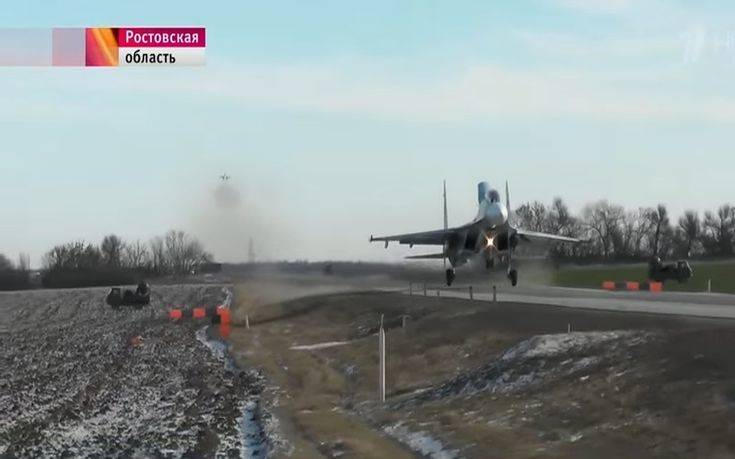 Ρωσικά βομβαρδιστικά για πρώτη φορά προσγειώθηκαν σε… αυτοκινητόδρομο