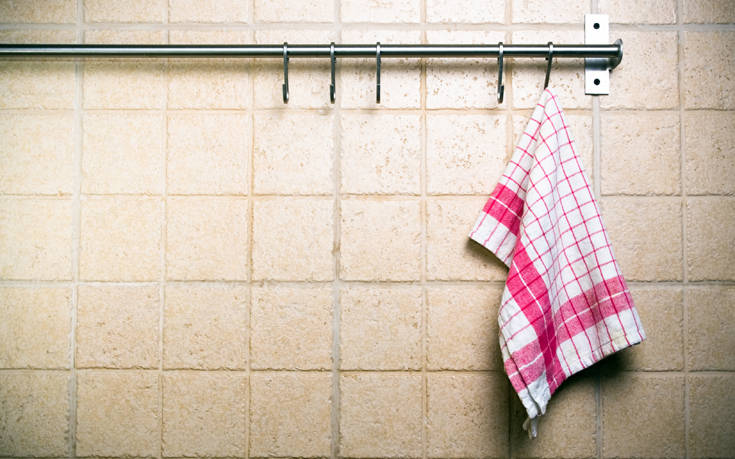 Το συχνό λάθος που γίνεται με τις πετσέτες της κουζίνας