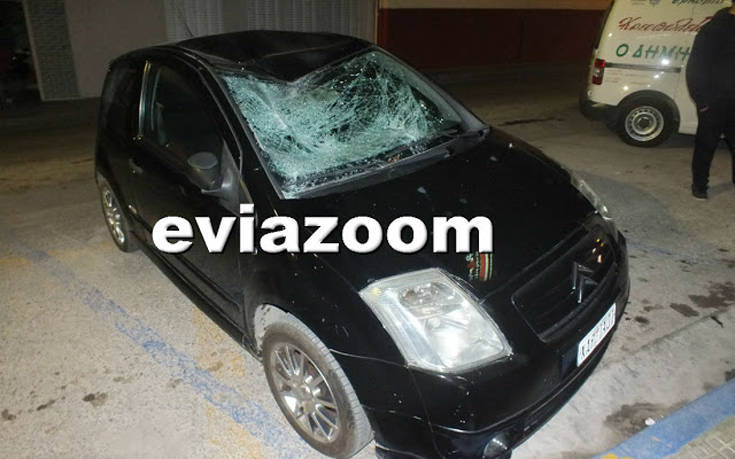 Έπεσε από τον 4ο όροφο και προσγειώθηκε στο Ι.Χ. του