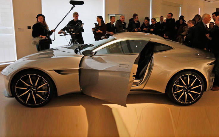 Ο Ντάνιελ Κρεγκ βγάζει στο σφυρί την αγαπημένη του Aston Martin