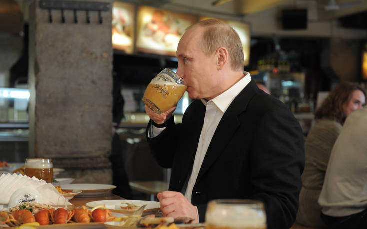 Πούτιν: Κατά διαστήματα η Μέρκελ μού στέλνει μερικά μπουκάλια μπύρας
