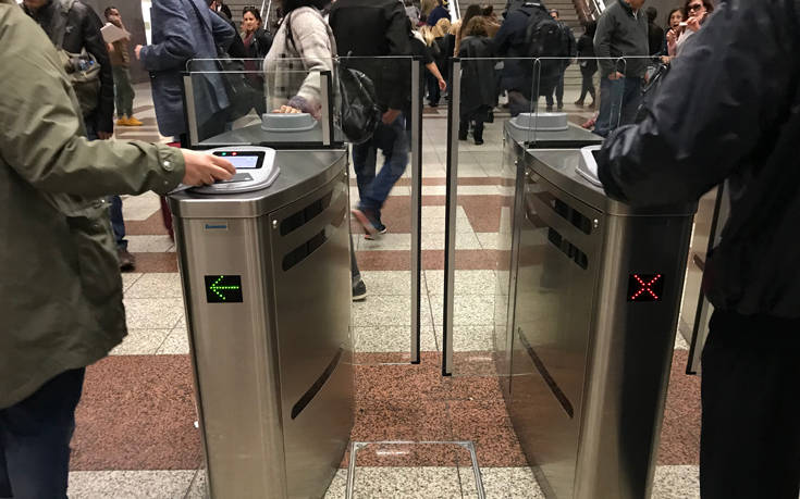 Κλείνουν σταδιακά και οι πύλες των ΑμεΑ στους σταθμούς του μετρό