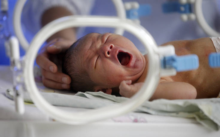 Η γέννηση του πρώτου μωρού από ρομποτικά υποβοηθούμενη μεταμόσχευση μήτρας είναι γεγονός