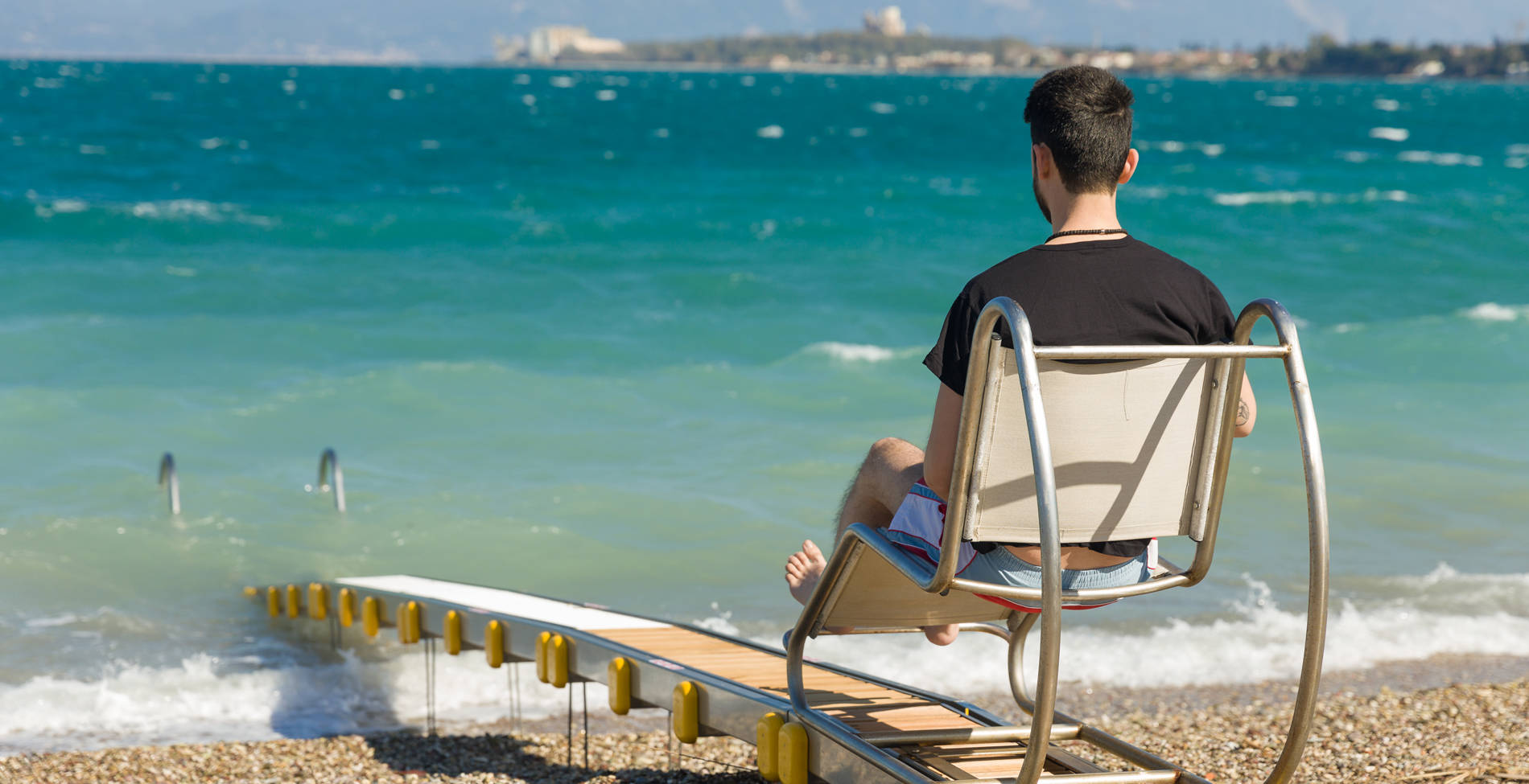 Η ελληνική ιδέα που επιτρέπει σε άτομα με αναπηρία να απολαμβάνουν τη θάλασσα