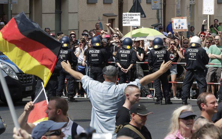 Στο «κόκκινο» η ένταση σήμερα στο Βερολίνο ανάμεσα σε ακροδεξιούς και αντιφασίστες