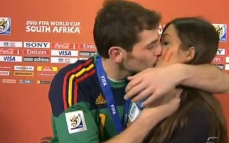 Παντρεύονται ο Ισπανός τερματοφύλακας και η σέξι ρεπόρτερ