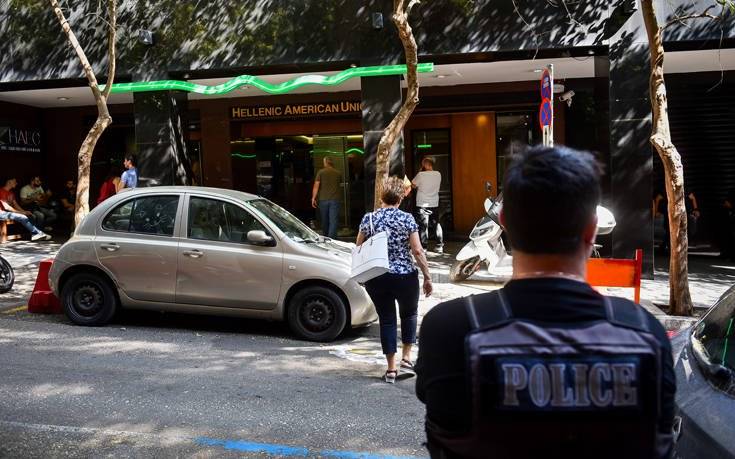 Επίθεση στην Ελληνοαμερικανική Ένωση: Βρέθηκε πιστόλι στο σπίτι της 23χρονης