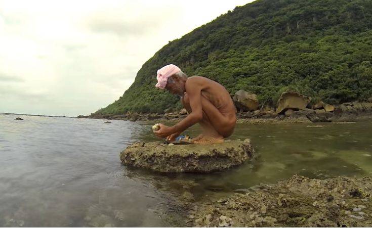 Ο «γυμνός ερημίτης» που επέστρεψε με το ζόρι μετά από 29 χρόνια στον πολιτισμό