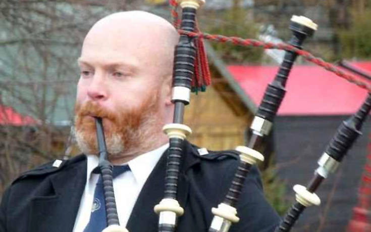 Πέρασαν χειροπέδες σε παραδοσιακό οργανοπαίκτη γκάιντας στη Σκωτία