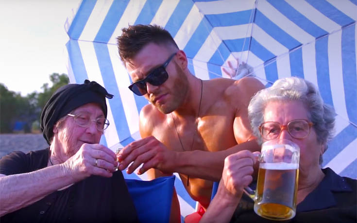 «Just μπίρες», μία ξεκαρδιστική διασκευή των διάσημων κρητικών γιαγιάδων