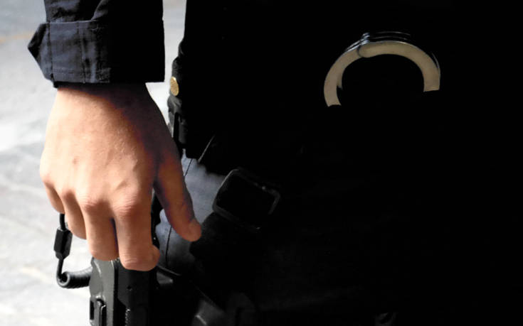 Χειροπέδες σε 48χρονο σε βάρος του οποίου εκκρεμούσαν τέσσερα ευρωπαϊκά εντάλματα συλλήψης