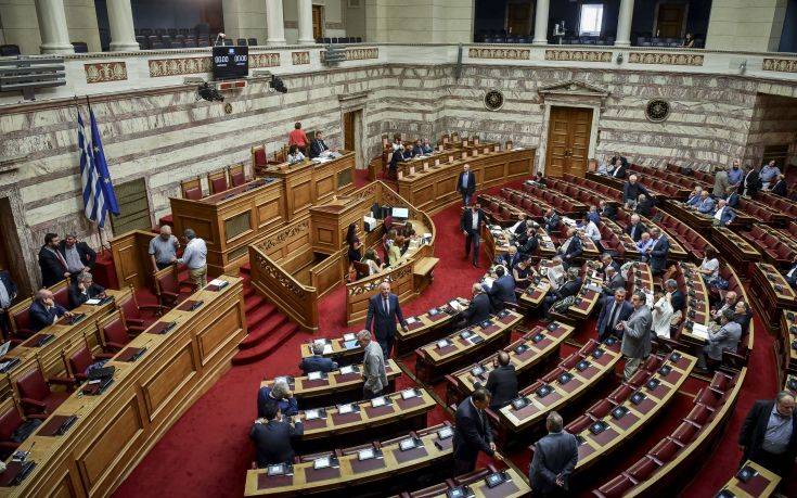 Άρση των καθυστερήσεων για τις συντάξεις χηρείας ζητούν 56 βουλευτές του ΣΥΡΙΖΑ