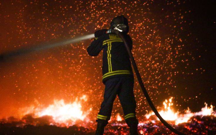Φωτιά στην περιοχή Κορακιές Ακρωτηρίου στα Χανιά
